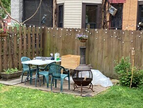 327 S Pacific Ave, Unit 1 in Pittsburgh, PA - Building Photo - Building Photo