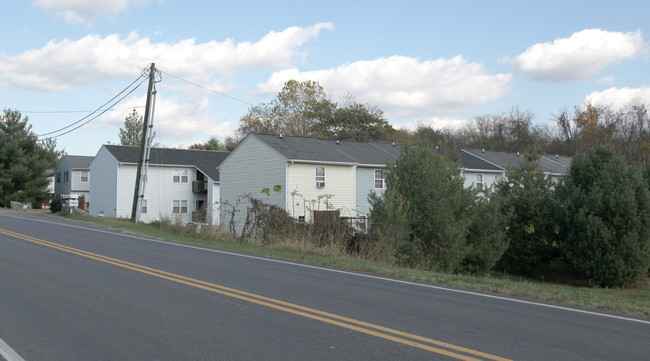 5661 Hollins Rd in Roanoke, VA - Foto de edificio - Building Photo