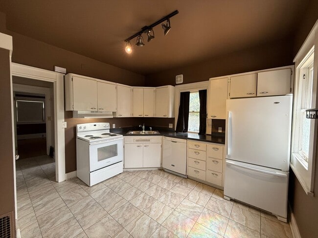 property at 3204 E 16th Ave