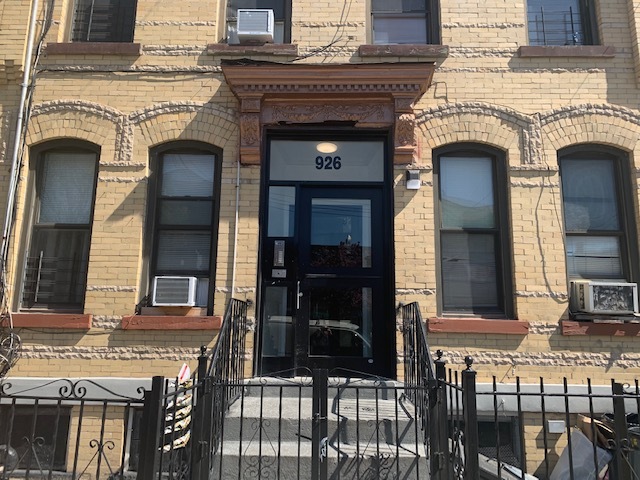 926 Hart St in Brooklyn, NY - Building Photo - Building Photo