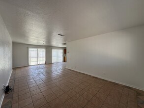 6905 Singing Dunes Ln in Las Vegas, NV - Building Photo - Building Photo