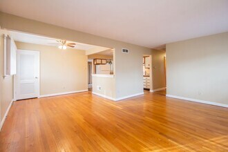 20 St Benedict Ln in Florissant, MO - Building Photo - Building Photo