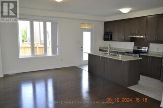 206 Fruitvale Cir in Brampton, ON - Building Photo - Building Photo