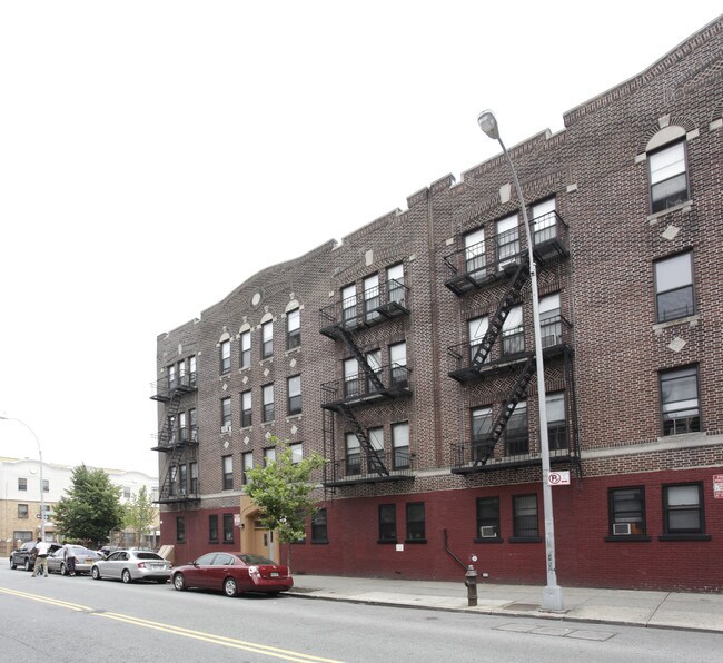 32 Sutter Ave in Brooklyn, NY - Foto de edificio - Building Photo