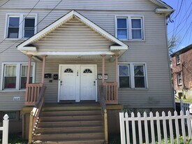 186 Comstock St, Unit 4 in New Brunswick, NJ - Building Photo