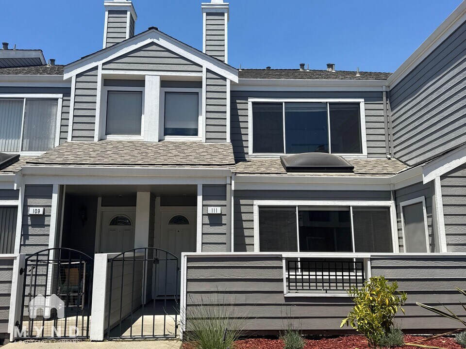 25445 Southwick Dr in Hayward, CA - Building Photo