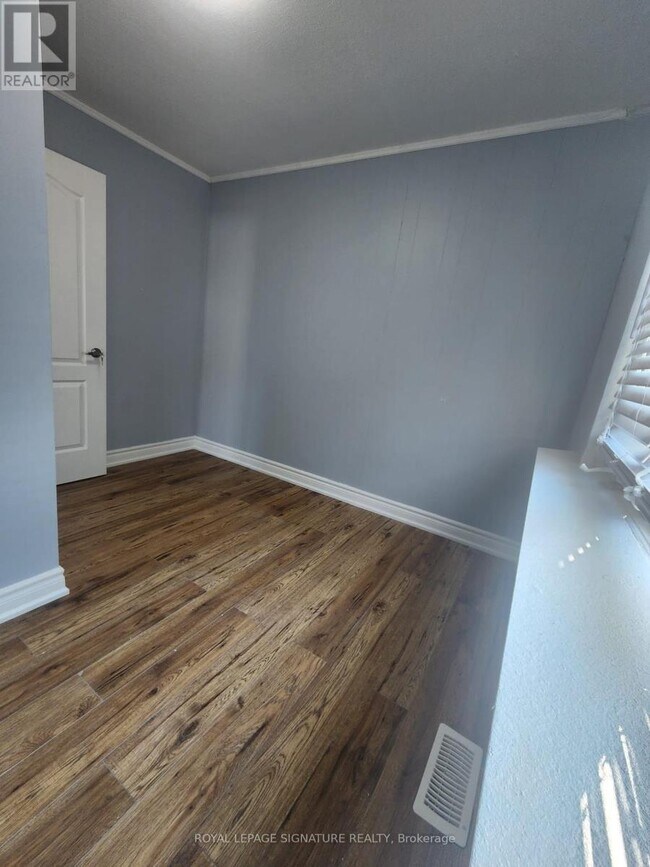23 Denison Ave in Brampton, ON - Building Photo - Building Photo