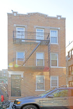 34-11 43rd St in Long Island City, NY - Building Photo - Building Photo