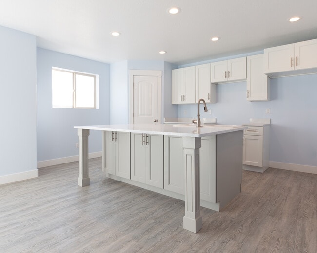 299 N 200 W in Kaysville, UT - Building Photo - Building Photo