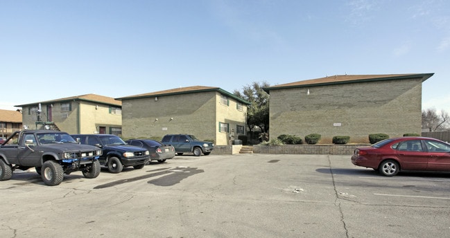 Aaron’s Courtyard in Oklahoma City, OK - Foto de edificio - Building Photo