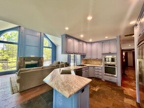 1808 Oak Forest Dr in Edmond, OK - Building Photo - Building Photo