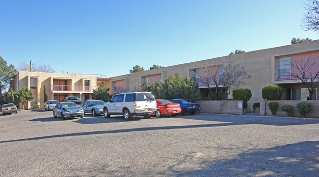 1600 Carlisle Blvd NE in Albuquerque, NM - Foto de edificio - Building Photo