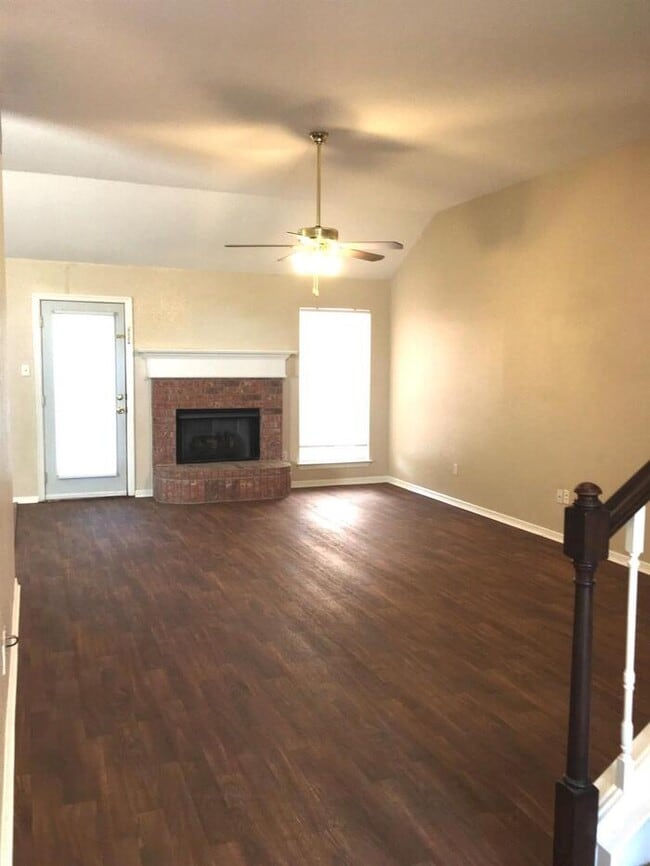 1033 Westgrove Dr in Saginaw, TX - Building Photo - Building Photo