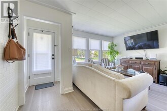 4062 Roseland Dr E in Windsor, ON - Building Photo - Building Photo