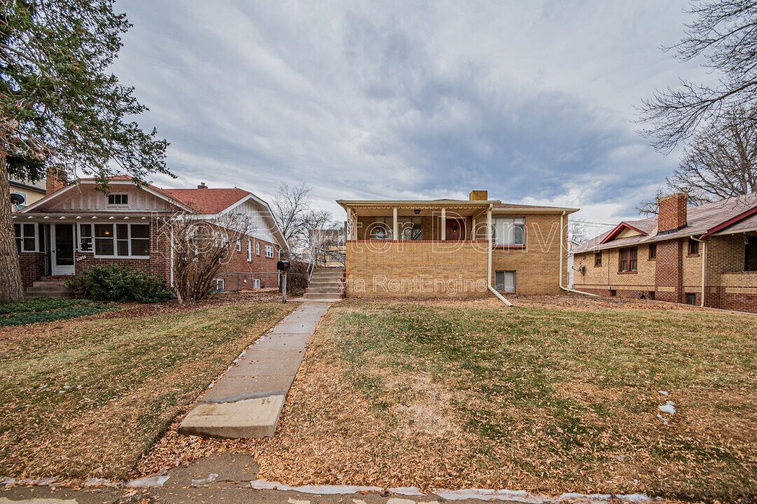 2033 1/2 Clayton Street in Denver, CO - Foto de edificio