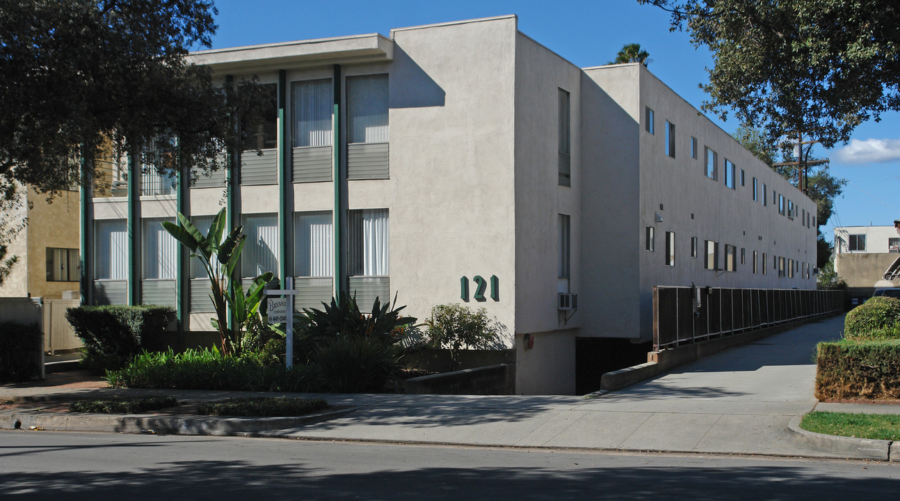 121 Chester Ave in Pasadena, CA - Building Photo