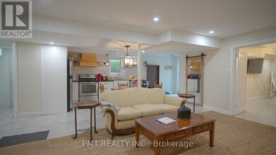 83 Fairview Rd W in Mississauga, ON - Building Photo - Building Photo