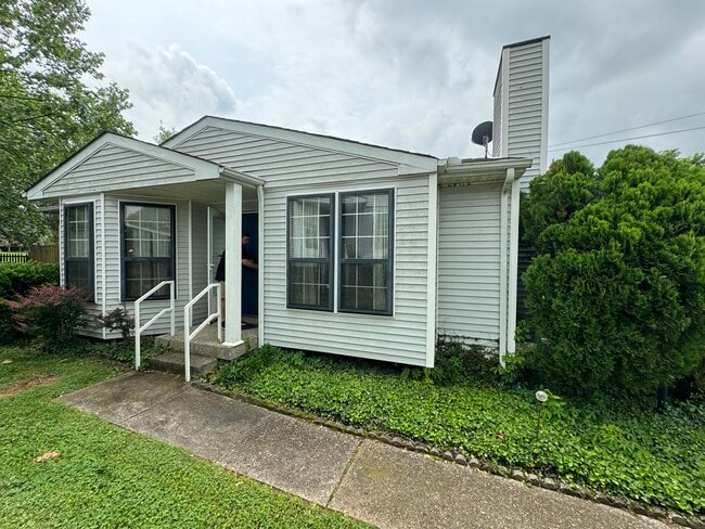 3058 Casa Dr in Nashville, TN - Foto de edificio - Building Photo