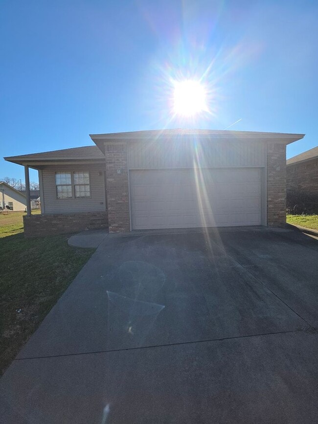 property at 805 W 12th St