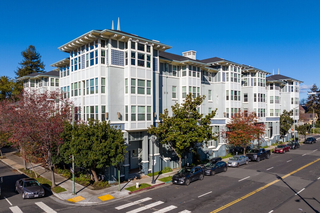 Landmark Place Condominiums in Oakland, CA - Building Photo