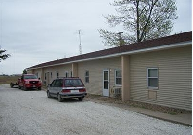 Town & Country Apartments in Lewistown, MO - Building Photo - Building Photo