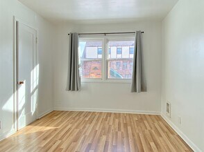 906 Union St in The Dalles, OR - Building Photo - Building Photo