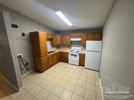 6823 Tiki Ln in Pensacola, FL - Building Photo