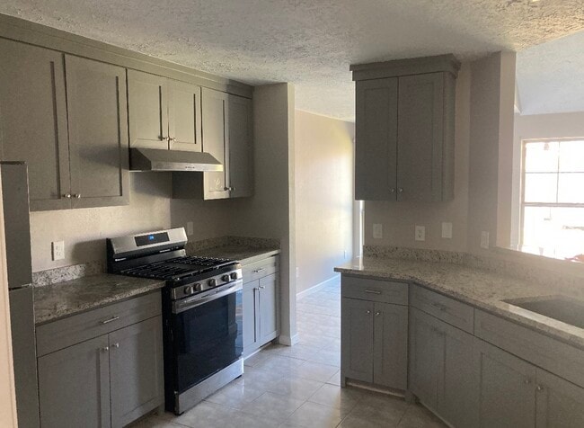 property at 6902 Oakmantle Dr