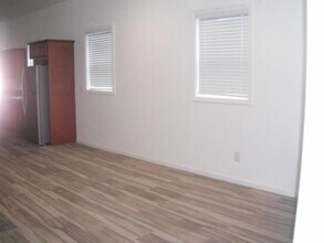 387 E Milton St in Lebanon, OR - Building Photo - Building Photo