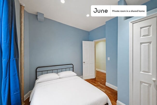 property at 23 E 109th St