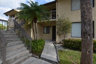 6649 Somerset Dr in Boca Raton, FL - Building Photo