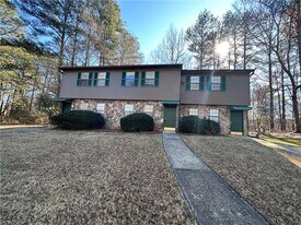 502 Oakwood Ct in Woodstock, GA - Building Photo