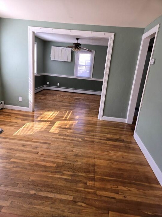 117 Hemlock St in Manchester, CT - Building Photo
