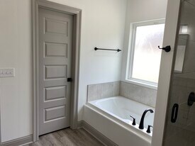 222 Oak Alley Dr in Ruston, LA - Building Photo