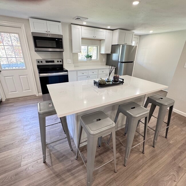 131 Worcester-Providence Turnpike in Millbury, MA - Building Photo - Building Photo