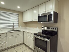 588 Millar Ave in El Cajon, CA - Building Photo