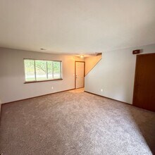 7421-7431 Regal Ave SE in Grand Rapids, MI - Foto de edificio - Building Photo