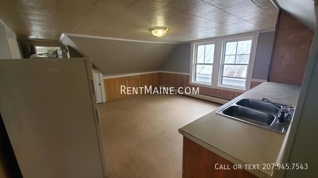92 Clinton Ave, Unit A3 in Winslow, ME - Building Photo - Building Photo