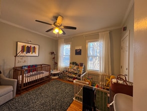 327 High St in Bristol, RI - Foto de edificio - Building Photo