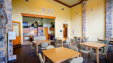 Life at Brighton Estates in Houston, TX - Foto de edificio - Building Photo