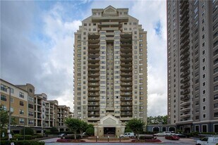 795 Hammond Dr in Atlanta, GA - Building Photo