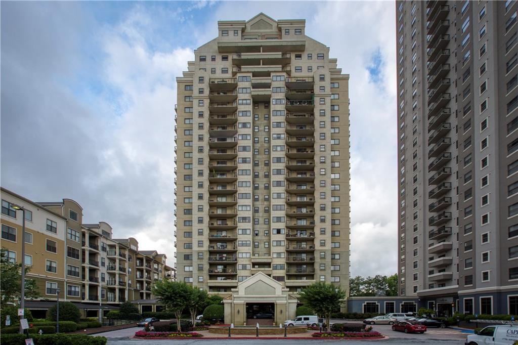 795 Hammond Dr in Atlanta, GA - Building Photo