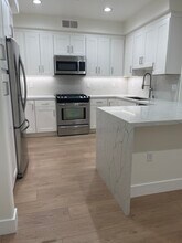 14412 Killion St, Unit 204 in Los Angeles, CA - Building Photo - Building Photo