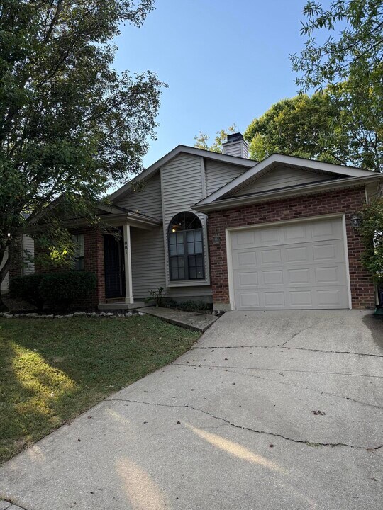 881 Revere Run Dr in Lexington, KY - Foto de edificio