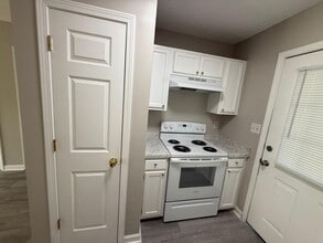 1112 Trinity St in Thomasville, NC - Building Photo - Building Photo