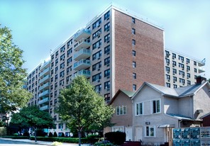 Carlton Plaza in Brooklyn, NY - Building Photo