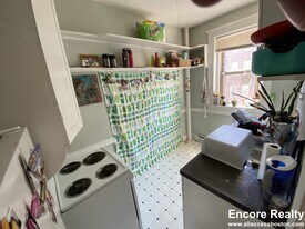 55 Park Dr, Unit 8 in Boston, MA - Building Photo