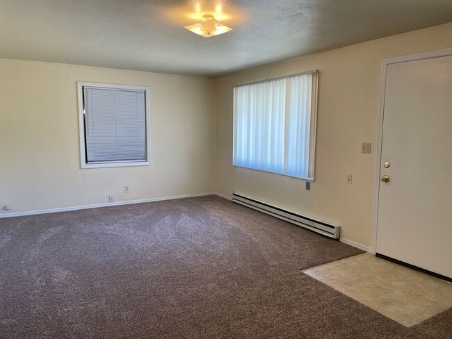 6127 N Colton St in Spokane, WA - Foto de edificio - Building Photo