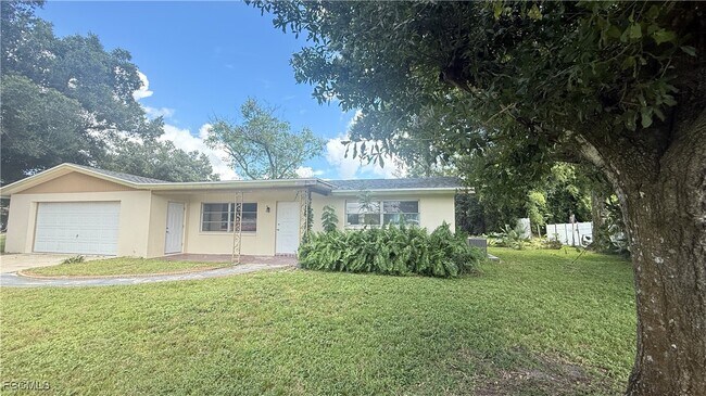 1260 Betmar Blvd in North Fort Myers, FL - Building Photo - Building Photo