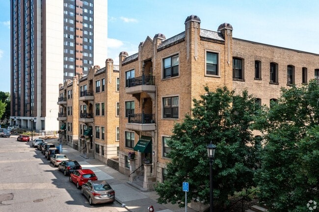 225/227/233 Oak Grove St – Oak Grove Downtown